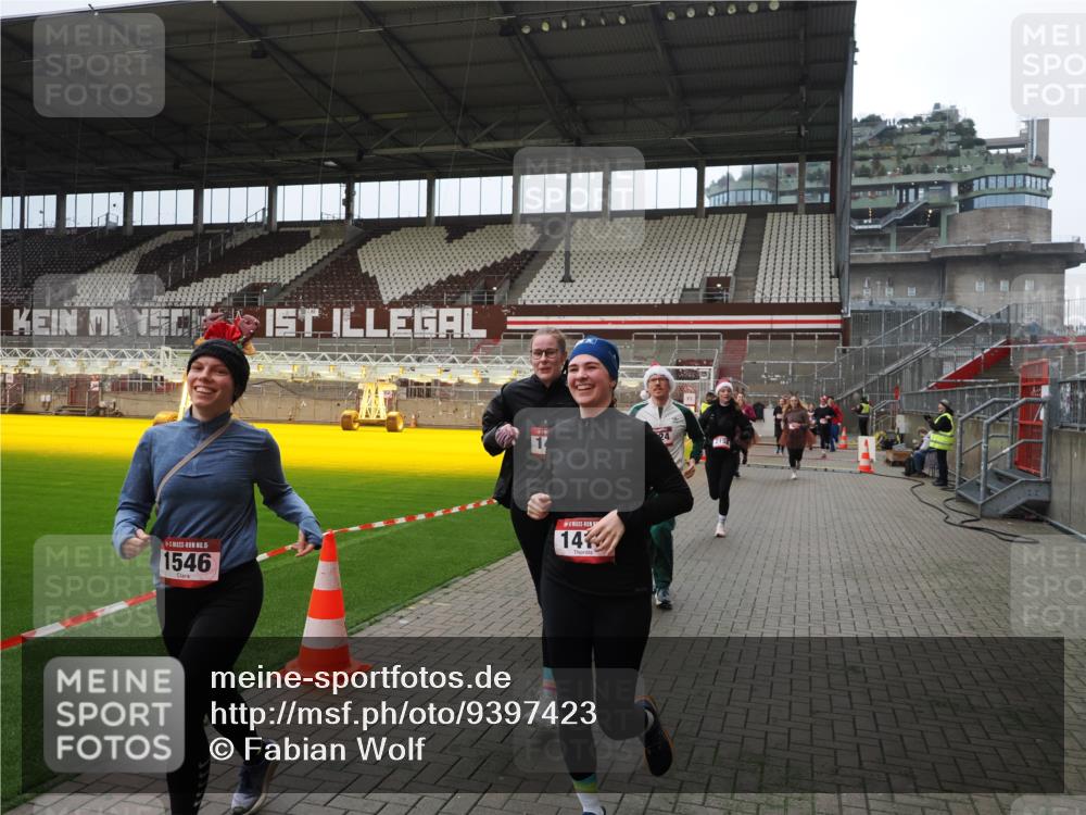 07.12.2025 - St. Pauli X-Mass-Run No. 15 Fabian Wolf http://msf.ph/oto/9397423 07.12.2025 10:45:09 Ziel 631, 636, 791, 793, 1245, 1415, 1419, 1546, 2158, 2524, 2525, 3350, 4876 meine-sportfotos.de