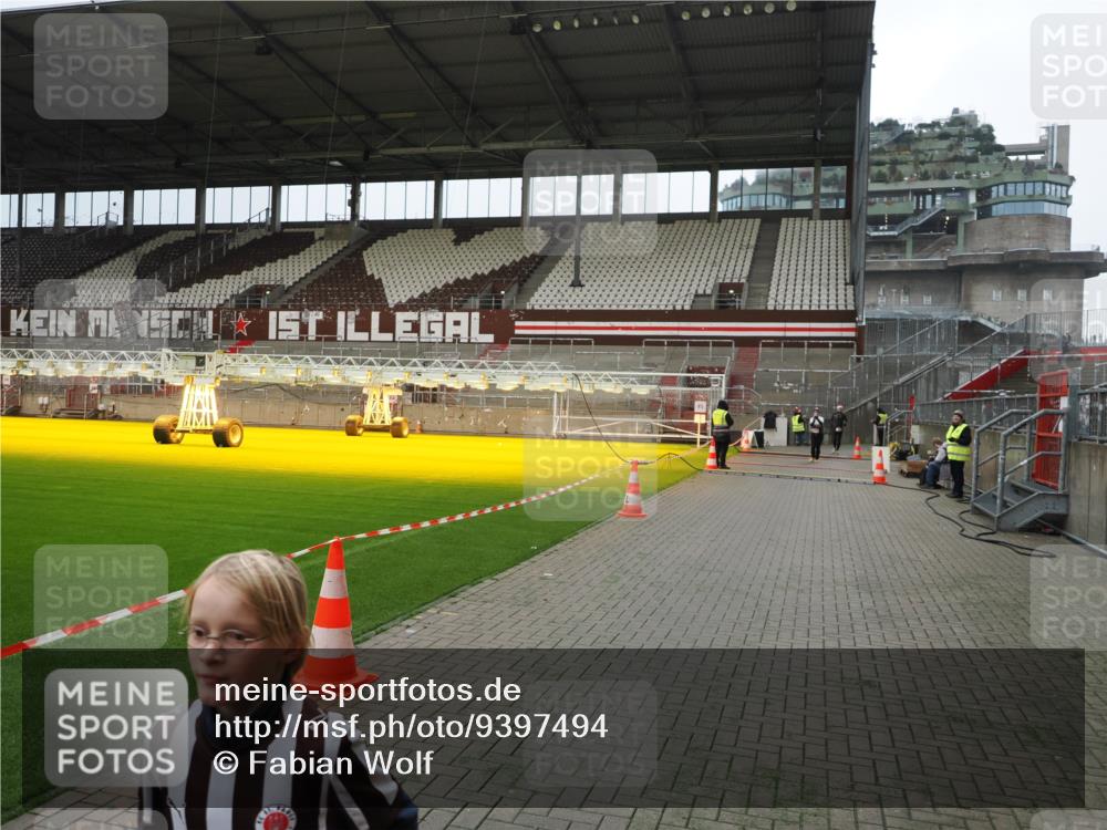 07.12.2025 - St. Pauli X-Mass-Run No. 15 Fabian Wolf http://msf.ph/oto/9397494 07.12.2025 10:45:27 Ziel 82, 401, 430, 467, 1096, 1245, 2086, 2220, 2355, 2356, 2535, 2926, 2934, 3350 meine-sportfotos.de