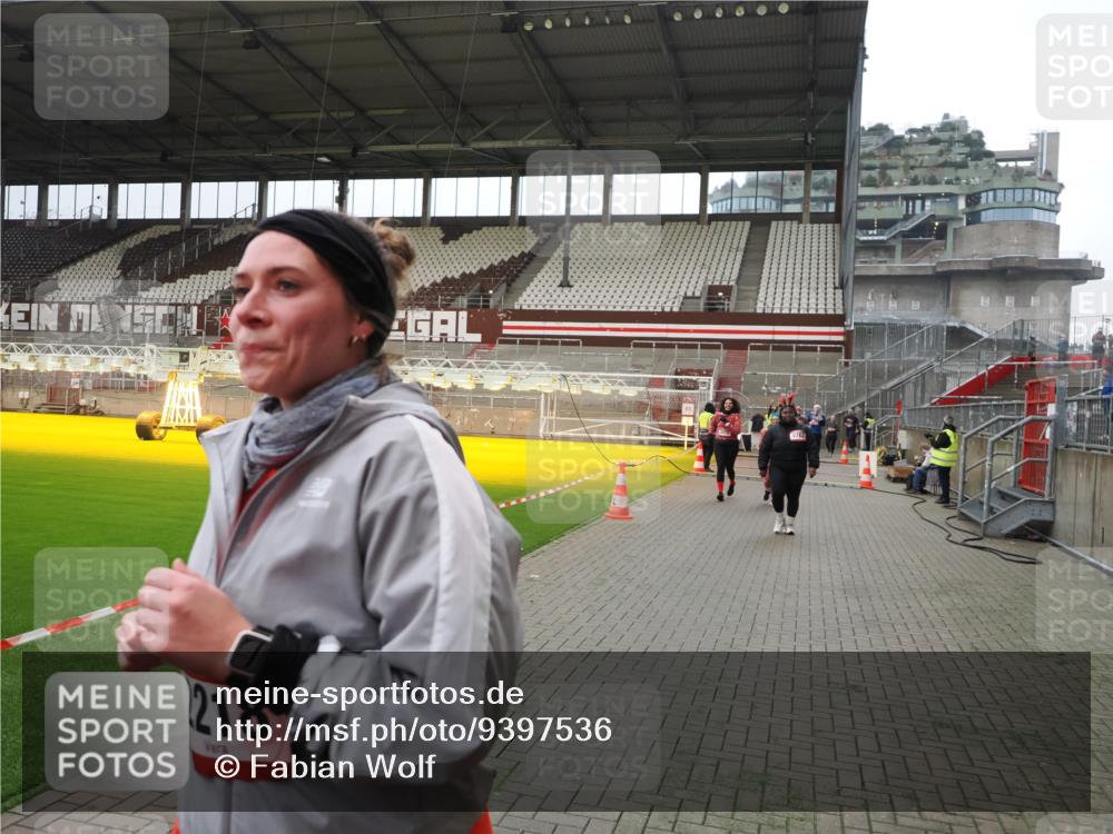 07.12.2025 - St. Pauli X-Mass-Run No. 15 Fabian Wolf http://msf.ph/oto/9397536 07.12.2025 10:45:48 Ziel 1823, 2076, 2079, 2089, 2218, 2324, 2326, 3835, 3838, 4616, 4619, 4620, 4762, 4854, 4860 meine-sportfotos.de