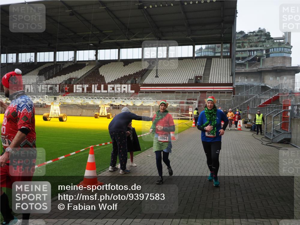 07.12.2025 - St. Pauli X-Mass-Run No. 15 Fabian Wolf http://msf.ph/oto/9397583 07.12.2025 10:46:04 Ziel 162, 178, 183, 908, 1041, 1094, 1715, 1955, 2080, 2334, 2423, 2733, 2734, 4616, 4619, 4620 meine-sportfotos.de