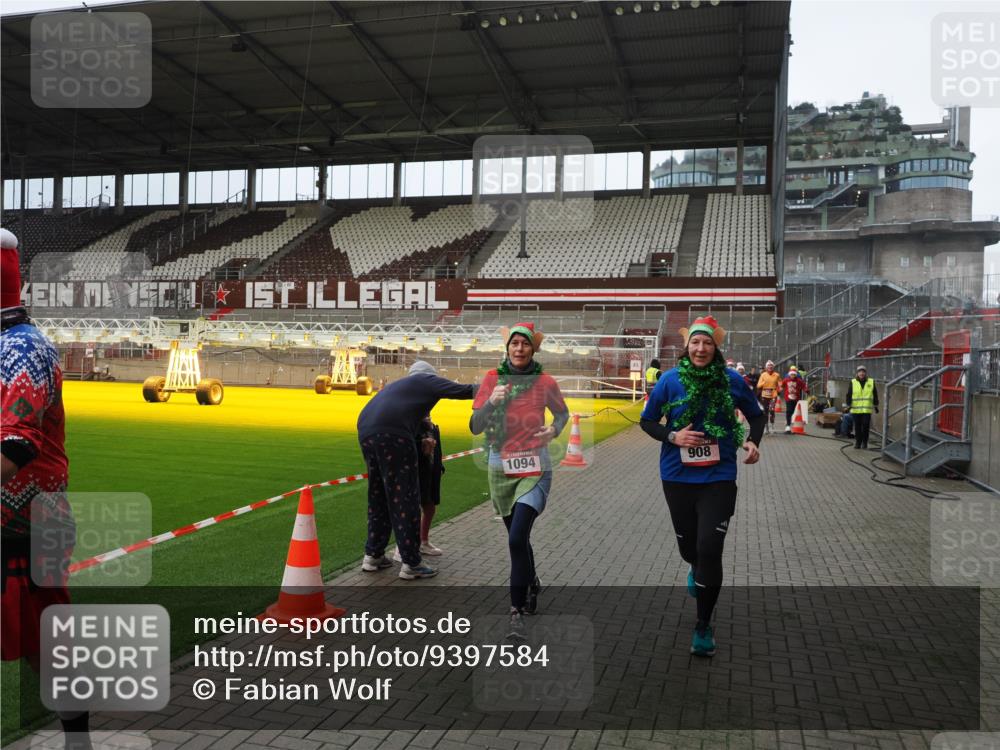 07.12.2025 - St. Pauli X-Mass-Run No. 15 Fabian Wolf http://msf.ph/oto/9397584 07.12.2025 10:46:04 Ziel 162, 178, 183, 908, 1041, 1094, 1715, 1955, 2080, 2334, 2423, 2733, 2734, 4616, 4619, 4620 meine-sportfotos.de