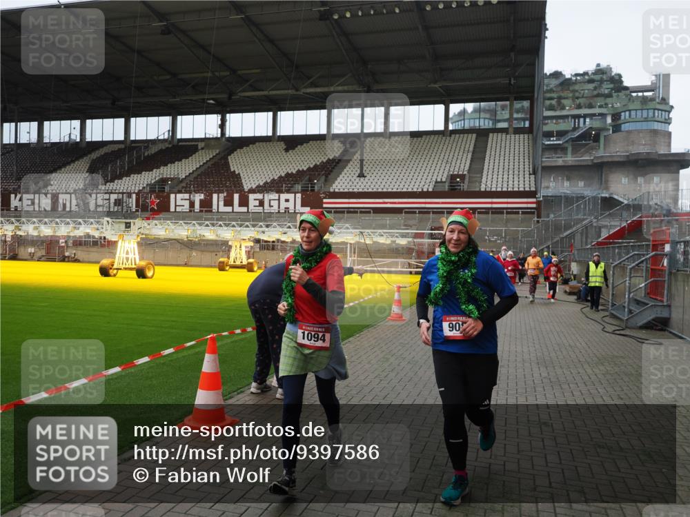 07.12.2025 - St. Pauli X-Mass-Run No. 15 Fabian Wolf http://msf.ph/oto/9397586 07.12.2025 10:46:04 Ziel 162, 178, 183, 908, 1041, 1094, 1715, 1955, 2080, 2334, 2423, 2733, 2734, 4616, 4619, 4620 meine-sportfotos.de