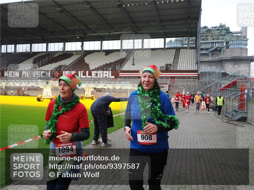 07.12.2025 - St. Pauli X-Mass-Run No. 15 Fabian Wolf http://msf.ph/oto/9397587 07.12.2025 10:46:05 Ziel 162, 178, 183, 908, 1041, 1094, 1715, 1955, 2080, 2334, 2423, 2733, 2734, 4616, 4619, 4620 meine-sportfotos.de