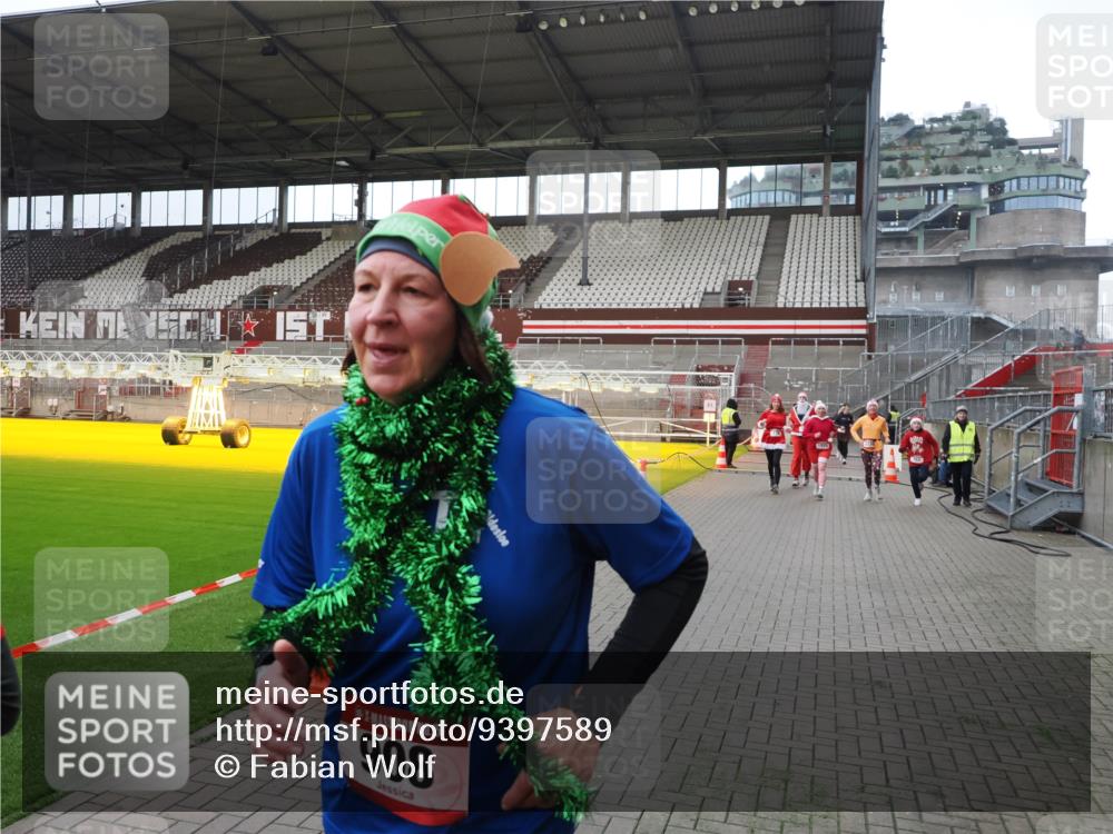 07.12.2025 - St. Pauli X-Mass-Run No. 15 Fabian Wolf http://msf.ph/oto/9397589 07.12.2025 10:46:05 Ziel 162, 178, 183, 908, 1041, 1094, 1715, 1955, 2080, 2334, 2423, 2733, 2734, 4616, 4619, 4620 meine-sportfotos.de