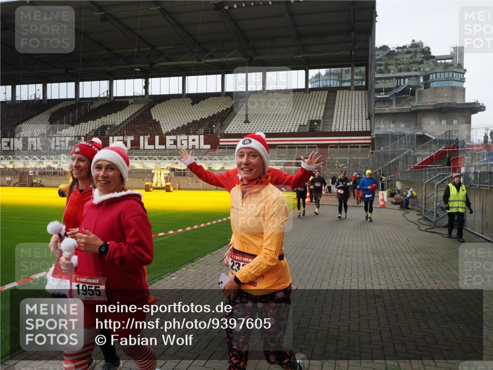 07.12.2025 - St. Pauli X-Mass-Run No. 15 Fabian Wolf http://msf.ph/oto/9397605 07.12.2025 10:46:11 Ziel 38, 41, 162, 168, 178, 183, 908, 1094, 1955, 2082, 2216, 2334, 2423, 2574, 2733, 2734 meine-sportfotos.de