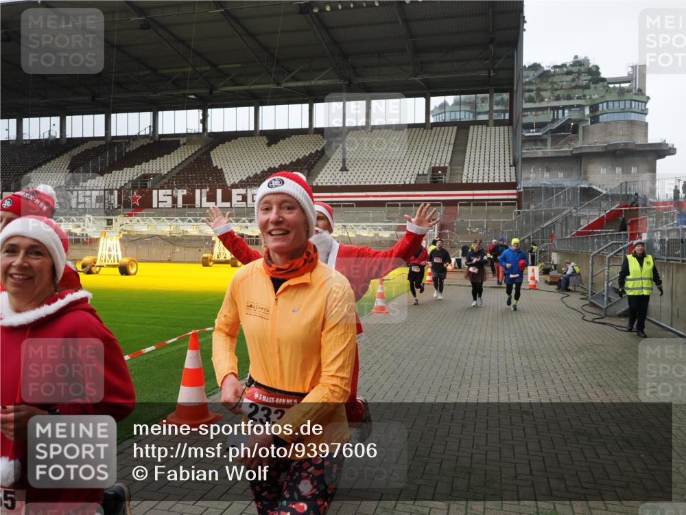 07.12.2025 - St. Pauli X-Mass-Run No. 15 Fabian Wolf http://msf.ph/oto/9397606 07.12.2025 10:46:11 Ziel 38, 41, 162, 168, 178, 183, 908, 1094, 1955, 2082, 2216, 2334, 2423, 2574, 2733, 2734 meine-sportfotos.de