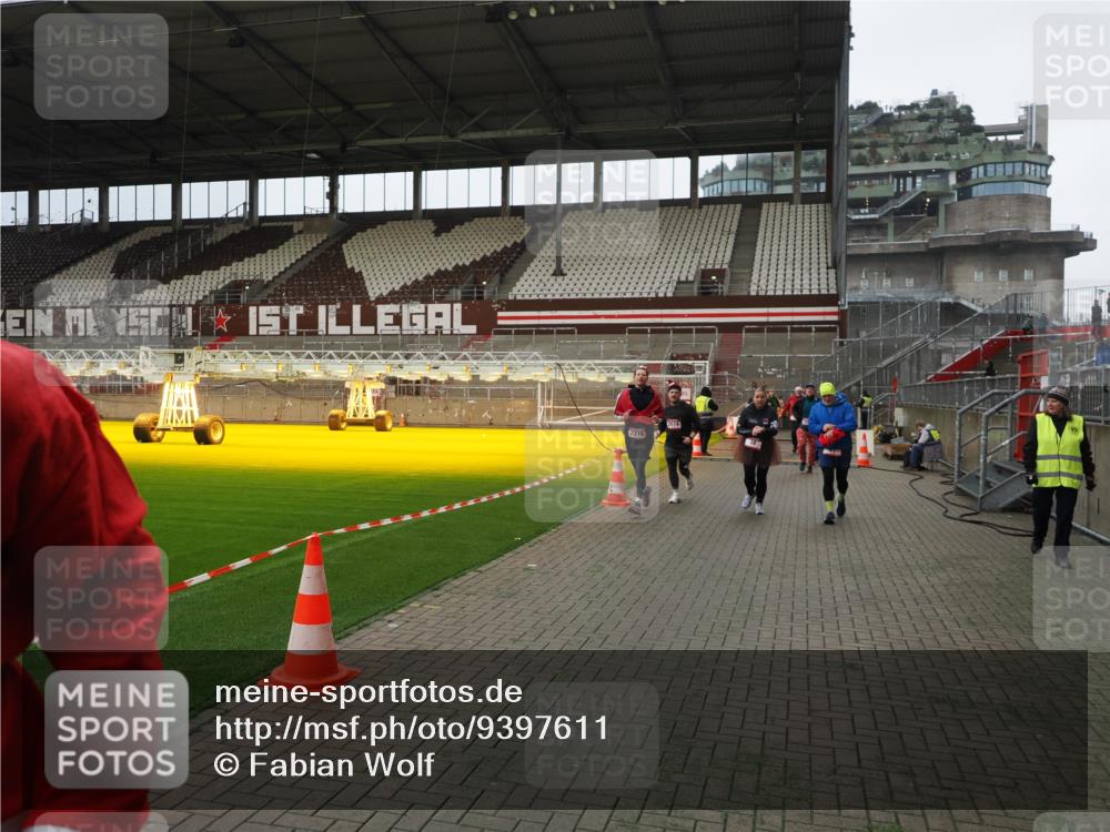 07.12.2025 - St. Pauli X-Mass-Run No. 15 Fabian Wolf http://msf.ph/oto/9397611 07.12.2025 10:46:12 Ziel 38, 41, 153, 162, 168, 178, 183, 908, 1094, 1955, 2082, 2216, 2334, 2423, 2574 meine-sportfotos.de