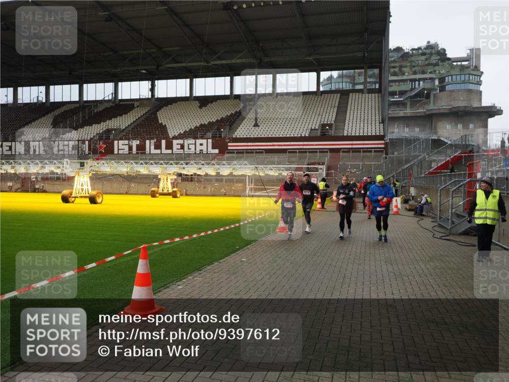 07.12.2025 - St. Pauli X-Mass-Run No. 15 Fabian Wolf http://msf.ph/oto/9397612 07.12.2025 10:46:12 Ziel 38, 41, 153, 162, 168, 178, 183, 908, 1094, 1955, 2082, 2216, 2334, 2423, 2574 meine-sportfotos.de