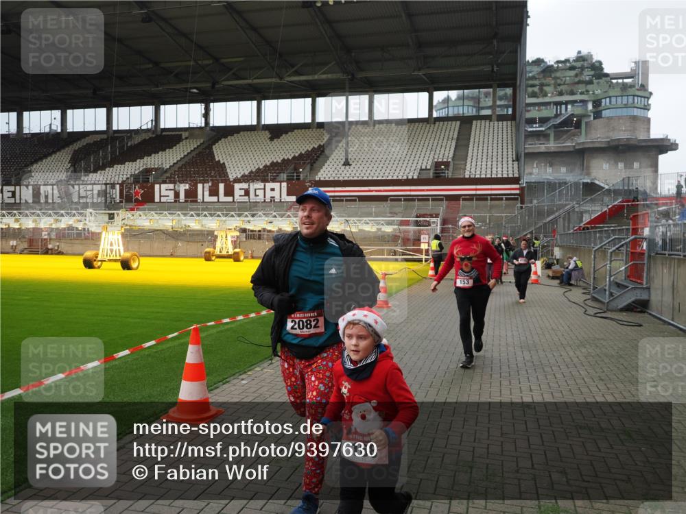 07.12.2025 - St. Pauli X-Mass-Run No. 15 Fabian Wolf http://msf.ph/oto/9397630 07.12.2025 10:46:18 Ziel 38, 41, 153, 162, 168, 178, 183, 914, 917, 1040, 1043, 1955, 2082, 2216, 2303, 2306, 2334, 2574, 2960, 4589 meine-sportfotos.de