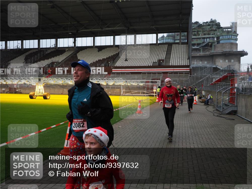 07.12.2025 - St. Pauli X-Mass-Run No. 15 Fabian Wolf http://msf.ph/oto/9397632 07.12.2025 10:46:18 Ziel 38, 41, 153, 162, 168, 178, 183, 914, 917, 1040, 1043, 1955, 2082, 2216, 2303, 2306, 2334, 2574, 2960, 4589 meine-sportfotos.de
