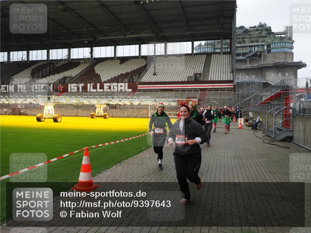 07.12.2025 - St. Pauli X-Mass-Run No. 15 Fabian Wolf http://msf.ph/oto/9397643 07.12.2025 10:46:21 Ziel 38, 41, 153, 162, 168, 178, 183, 479, 639, 641, 914, 917, 1040, 1043, 1955, 2082, 2092, 2216, 2303, 2306, 2334, 2574, 2960, 4589 meine-sportfotos.de