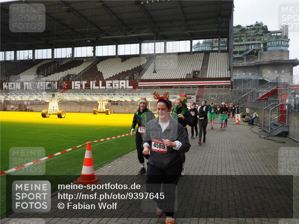 07.12.2025 - St. Pauli X-Mass-Run No. 15 Fabian Wolf http://msf.ph/oto/9397645 07.12.2025 10:46:22 Ziel 38, 41, 153, 162, 168, 178, 183, 479, 485, 639, 641, 914, 917, 1040, 1043, 1955, 2082, 2092, 2216, 2303, 2306, 2334, 2574, 2960, 4589 meine-sportfotos.de