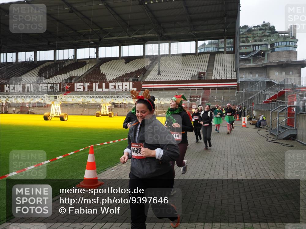 07.12.2025 - St. Pauli X-Mass-Run No. 15 Fabian Wolf http://msf.ph/oto/9397646 07.12.2025 10:46:22 Ziel 38, 41, 153, 162, 168, 178, 183, 479, 485, 639, 641, 914, 917, 1040, 1043, 1955, 2082, 2092, 2216, 2303, 2306, 2334, 2574, 2960, 4589 meine-sportfotos.de