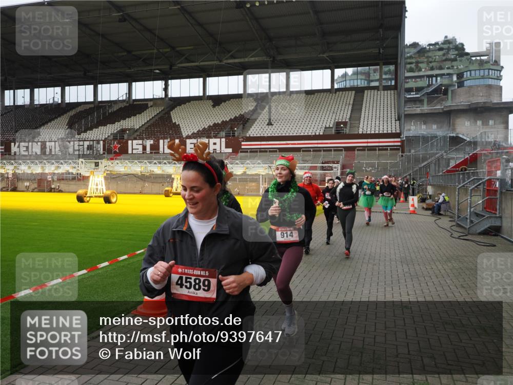 07.12.2025 - St. Pauli X-Mass-Run No. 15 Fabian Wolf http://msf.ph/oto/9397647 07.12.2025 10:46:22 Ziel 38, 41, 153, 162, 168, 178, 183, 479, 485, 639, 641, 914, 917, 1040, 1043, 1955, 2082, 2092, 2216, 2303, 2306, 2334, 2574, 2960, 4589 meine-sportfotos.de