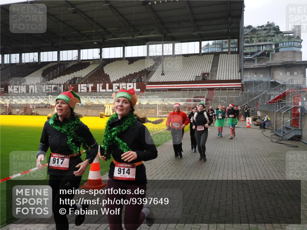 07.12.2025 - St. Pauli X-Mass-Run No. 15 Fabian Wolf http://msf.ph/oto/9397649 07.12.2025 10:46:23 Ziel 38, 41, 153, 162, 168, 479, 485, 639, 641, 914, 917, 1040, 1043, 2082, 2092, 2216, 2303, 2306, 2574, 2960, 4589 meine-sportfotos.de