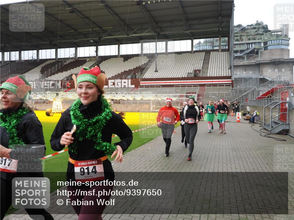 07.12.2025 - St. Pauli X-Mass-Run No. 15 Fabian Wolf http://msf.ph/oto/9397650 07.12.2025 10:46:23 Ziel 38, 41, 153, 162, 168, 479, 485, 639, 641, 914, 917, 1040, 1043, 2082, 2092, 2216, 2303, 2306, 2574, 2960, 4589 meine-sportfotos.de