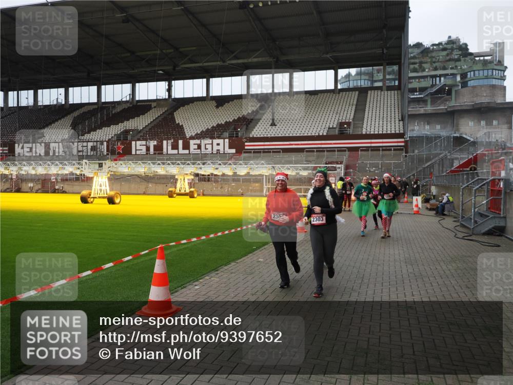 07.12.2025 - St. Pauli X-Mass-Run No. 15 Fabian Wolf http://msf.ph/oto/9397652 07.12.2025 10:46:23 Ziel 38, 41, 153, 162, 168, 479, 485, 639, 641, 914, 917, 1040, 1043, 2082, 2092, 2216, 2303, 2306, 2574, 2960, 4589 meine-sportfotos.de
