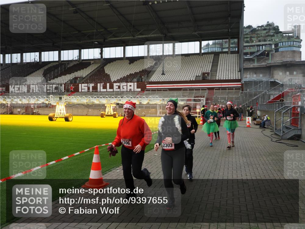 07.12.2025 - St. Pauli X-Mass-Run No. 15 Fabian Wolf http://msf.ph/oto/9397655 07.12.2025 10:46:24 Ziel 38, 41, 153, 168, 479, 485, 639, 641, 914, 917, 1040, 1043, 2082, 2092, 2216, 2303, 2306, 2574, 2960, 4589 meine-sportfotos.de