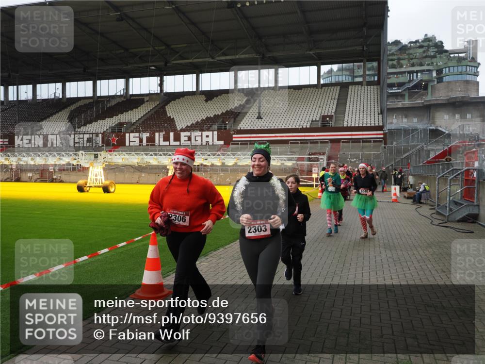 07.12.2025 - St. Pauli X-Mass-Run No. 15 Fabian Wolf http://msf.ph/oto/9397656 07.12.2025 10:46:24 Ziel 38, 41, 153, 168, 479, 485, 639, 641, 914, 917, 1040, 1043, 2082, 2092, 2216, 2303, 2306, 2574, 2960, 4589 meine-sportfotos.de