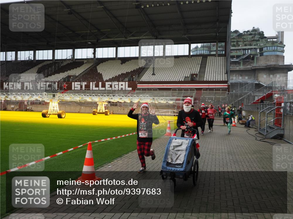 07.12.2025 - St. Pauli X-Mass-Run No. 15 Fabian Wolf http://msf.ph/oto/9397683 07.12.2025 10:46:30 Ziel 153, 168, 221, 479, 485, 639, 641, 914, 917, 921, 1040, 1043, 1242, 2092, 2303, 2306, 2960, 2965, 2998, 3001, 4589 meine-sportfotos.de