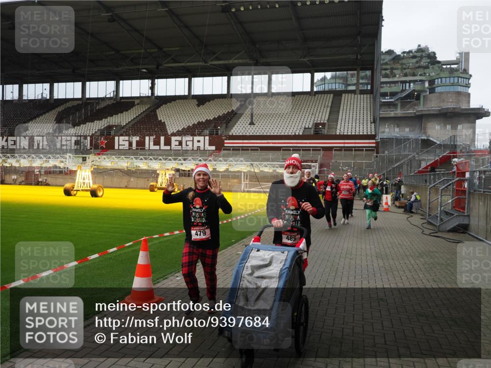 07.12.2025 - St. Pauli X-Mass-Run No. 15 Fabian Wolf http://msf.ph/oto/9397684 07.12.2025 10:46:31 Ziel 153, 221, 479, 485, 639, 641, 914, 917, 921, 1040, 1043, 1242, 2092, 2303, 2306, 2536, 2960, 2965, 2998, 3001, 4589 meine-sportfotos.de