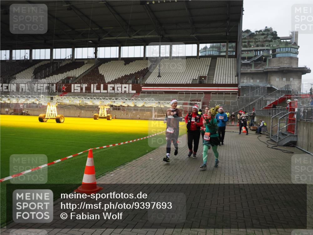 07.12.2025 - St. Pauli X-Mass-Run No. 15 Fabian Wolf http://msf.ph/oto/9397693 07.12.2025 10:46:33 Ziel 221, 479, 485, 639, 641, 914, 917, 921, 1040, 1043, 1242, 2092, 2303, 2306, 2536, 2960, 2965, 2998, 3001, 4589 meine-sportfotos.de