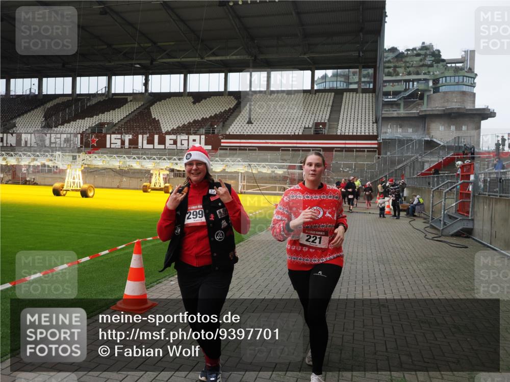 07.12.2025 - St. Pauli X-Mass-Run No. 15 Fabian Wolf http://msf.ph/oto/9397701 07.12.2025 10:46:35 Ziel 58, 81, 221, 479, 485, 639, 641, 921, 1040, 1043, 1242, 2092, 2303, 2306, 2488, 2536, 2960, 2965, 2998, 3001 meine-sportfotos.de