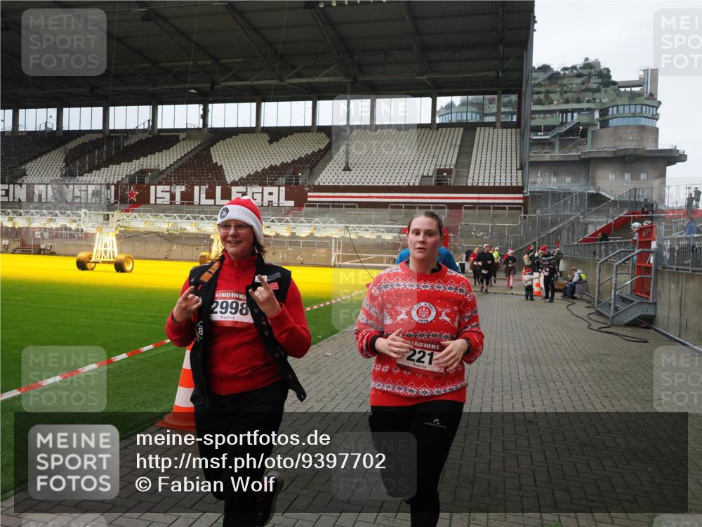 07.12.2025 - St. Pauli X-Mass-Run No. 15 Fabian Wolf http://msf.ph/oto/9397702 07.12.2025 10:46:35 Ziel 58, 81, 221, 479, 485, 639, 641, 921, 1040, 1043, 1242, 2092, 2303, 2306, 2488, 2536, 2960, 2965, 2998, 3001 meine-sportfotos.de