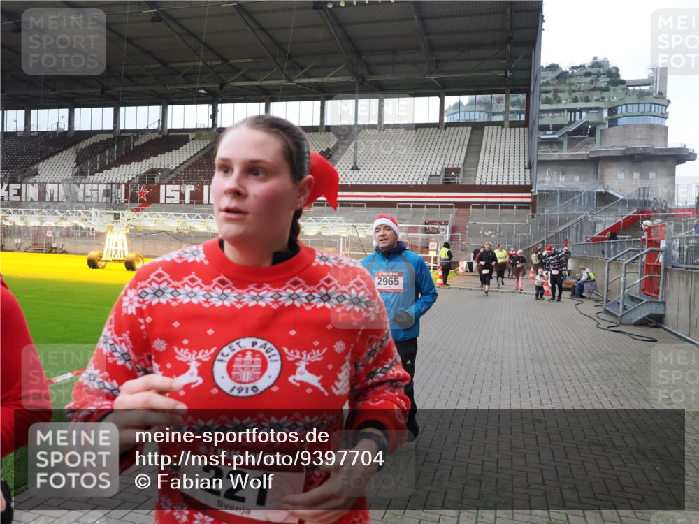 07.12.2025 - St. Pauli X-Mass-Run No. 15 Fabian Wolf http://msf.ph/oto/9397704 07.12.2025 10:46:36 Ziel 58, 81, 221, 479, 485, 639, 641, 921, 1040, 1043, 1242, 2092, 2488, 2536, 2960, 2965, 2998, 3001 meine-sportfotos.de