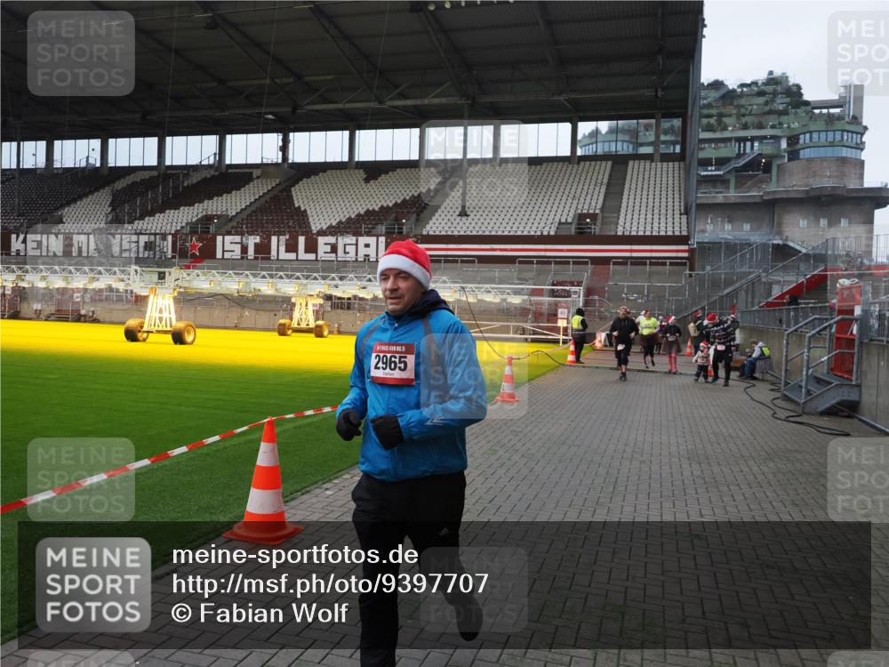 07.12.2025 - St. Pauli X-Mass-Run No. 15 Fabian Wolf http://msf.ph/oto/9397707 07.12.2025 10:46:37 Ziel 58, 81, 221, 479, 485, 639, 641, 921, 1040, 1043, 1242, 2092, 2488, 2536, 2960, 2965, 2998, 3001 meine-sportfotos.de