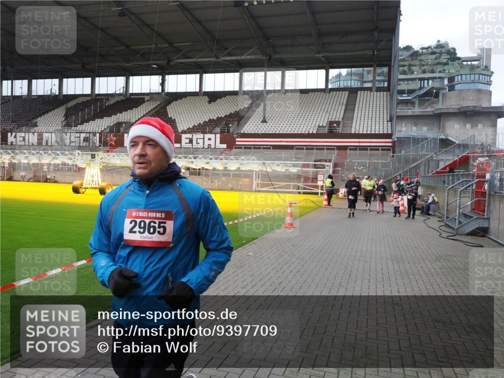 07.12.2025 - St. Pauli X-Mass-Run No. 15 Fabian Wolf http://msf.ph/oto/9397709 07.12.2025 10:46:37 Ziel 58, 81, 221, 479, 485, 639, 641, 921, 1040, 1043, 1242, 2092, 2488, 2536, 2960, 2965, 2998, 3001 meine-sportfotos.de