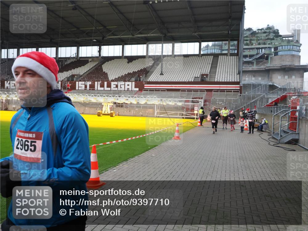 07.12.2025 - St. Pauli X-Mass-Run No. 15 Fabian Wolf http://msf.ph/oto/9397710 07.12.2025 10:46:37 Ziel 58, 81, 221, 479, 485, 639, 641, 921, 1040, 1043, 1242, 2092, 2488, 2536, 2960, 2965, 2998, 3001 meine-sportfotos.de