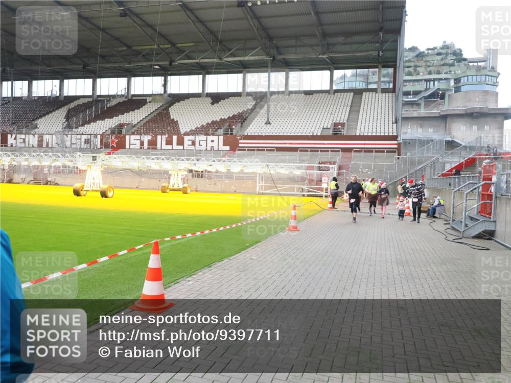 07.12.2025 - St. Pauli X-Mass-Run No. 15 Fabian Wolf http://msf.ph/oto/9397711 07.12.2025 10:46:37 Ziel 58, 81, 221, 479, 485, 639, 641, 921, 1040, 1043, 1242, 2092, 2488, 2536, 2960, 2965, 2998, 3001 meine-sportfotos.de