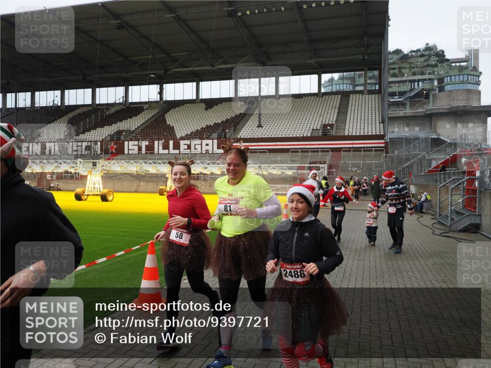 07.12.2025 - St. Pauli X-Mass-Run No. 15 Fabian Wolf http://msf.ph/oto/9397721 07.12.2025 10:46:44 Ziel 58, 81, 221, 921, 1242, 2488, 2536, 2965, 2989, 2993, 2998, 3001, 4593 meine-sportfotos.de