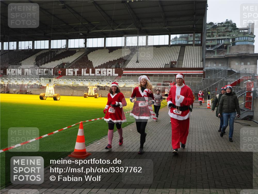 07.12.2025 - St. Pauli X-Mass-Run No. 15 Fabian Wolf http://msf.ph/oto/9397762 07.12.2025 10:46:57 Ziel 231, 821, 823, 824, 1359, 1362, 1747, 1750, 1872, 1875, 2957, 2989, 2993, 3123, 4593 meine-sportfotos.de