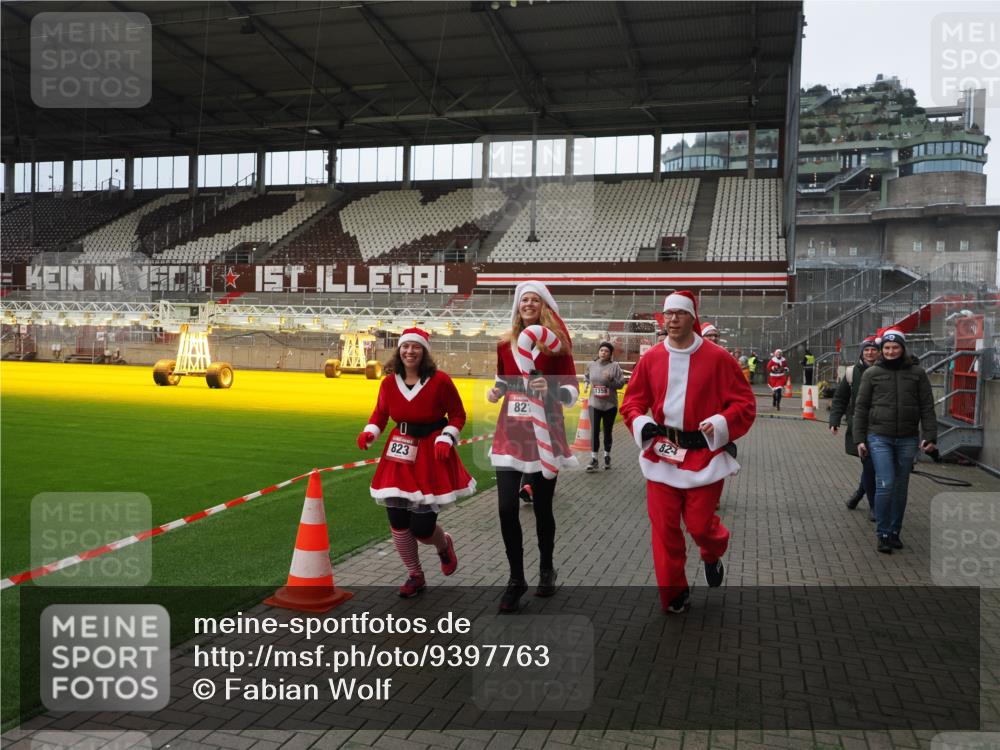 07.12.2025 - St. Pauli X-Mass-Run No. 15 Fabian Wolf http://msf.ph/oto/9397763 07.12.2025 10:46:57 Ziel 231, 821, 823, 824, 1359, 1362, 1747, 1750, 1872, 1875, 2957, 2989, 2993, 3123, 4593 meine-sportfotos.de