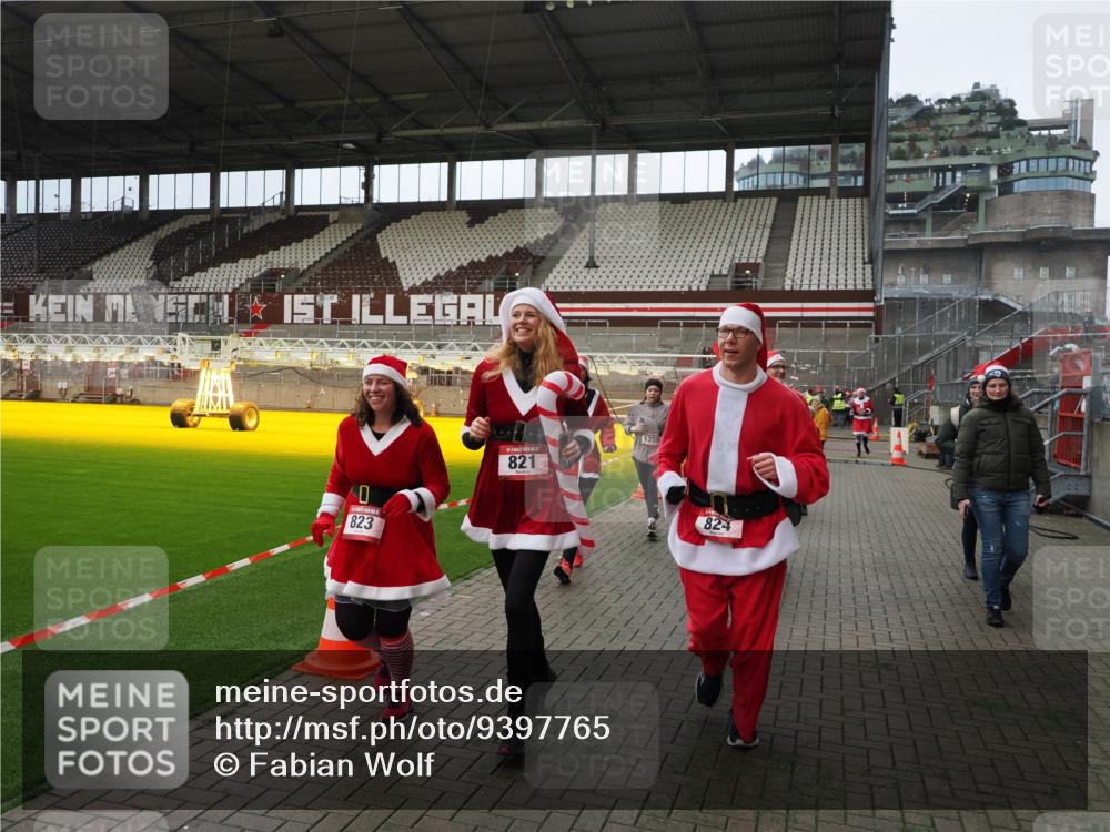 07.12.2025 - St. Pauli X-Mass-Run No. 15 Fabian Wolf http://msf.ph/oto/9397765 07.12.2025 10:46:57 Ziel 231, 821, 823, 824, 1359, 1362, 1747, 1750, 1872, 1875, 2957, 2989, 2993, 3123, 4593 meine-sportfotos.de