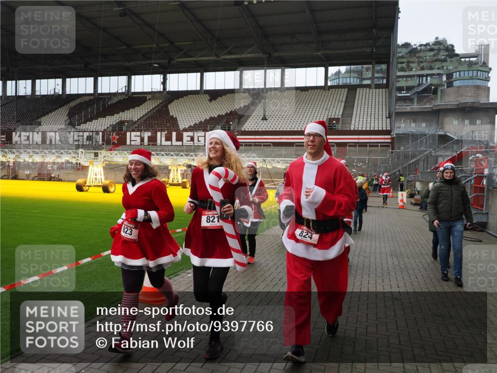 07.12.2025 - St. Pauli X-Mass-Run No. 15 Fabian Wolf http://msf.ph/oto/9397766 07.12.2025 10:46:57 Ziel 231, 821, 823, 824, 1359, 1362, 1747, 1750, 1872, 1875, 2957, 2989, 2993, 3123, 4593 meine-sportfotos.de