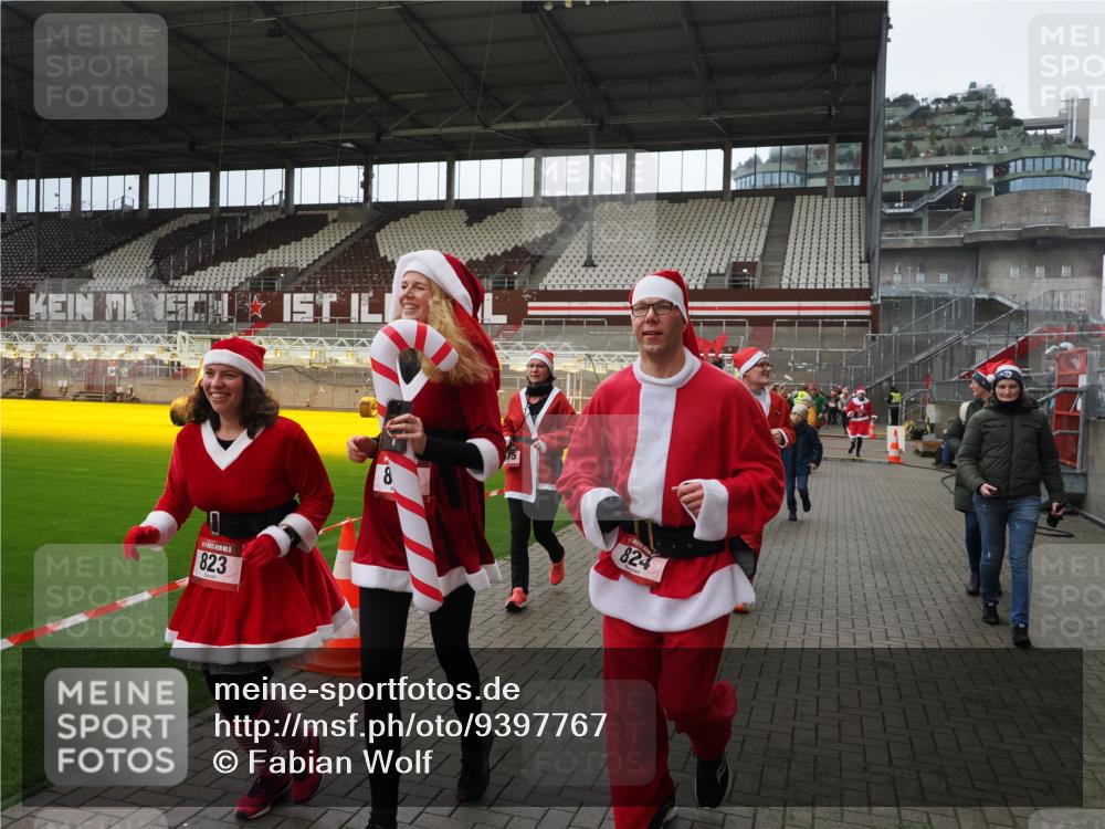 07.12.2025 - St. Pauli X-Mass-Run No. 15 Fabian Wolf http://msf.ph/oto/9397767 07.12.2025 10:46:58 Ziel 231, 821, 823, 824, 1359, 1362, 1747, 1750, 1872, 1875, 2957, 2989, 2993, 3123, 4593 meine-sportfotos.de