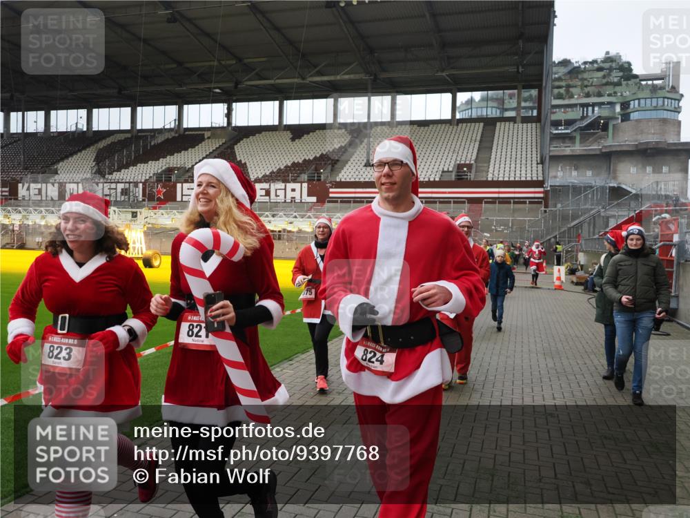 07.12.2025 - St. Pauli X-Mass-Run No. 15 Fabian Wolf http://msf.ph/oto/9397768 07.12.2025 10:46:58 Ziel 231, 821, 823, 824, 1359, 1362, 1747, 1750, 1872, 1875, 2957, 2989, 2993, 3123, 4593 meine-sportfotos.de