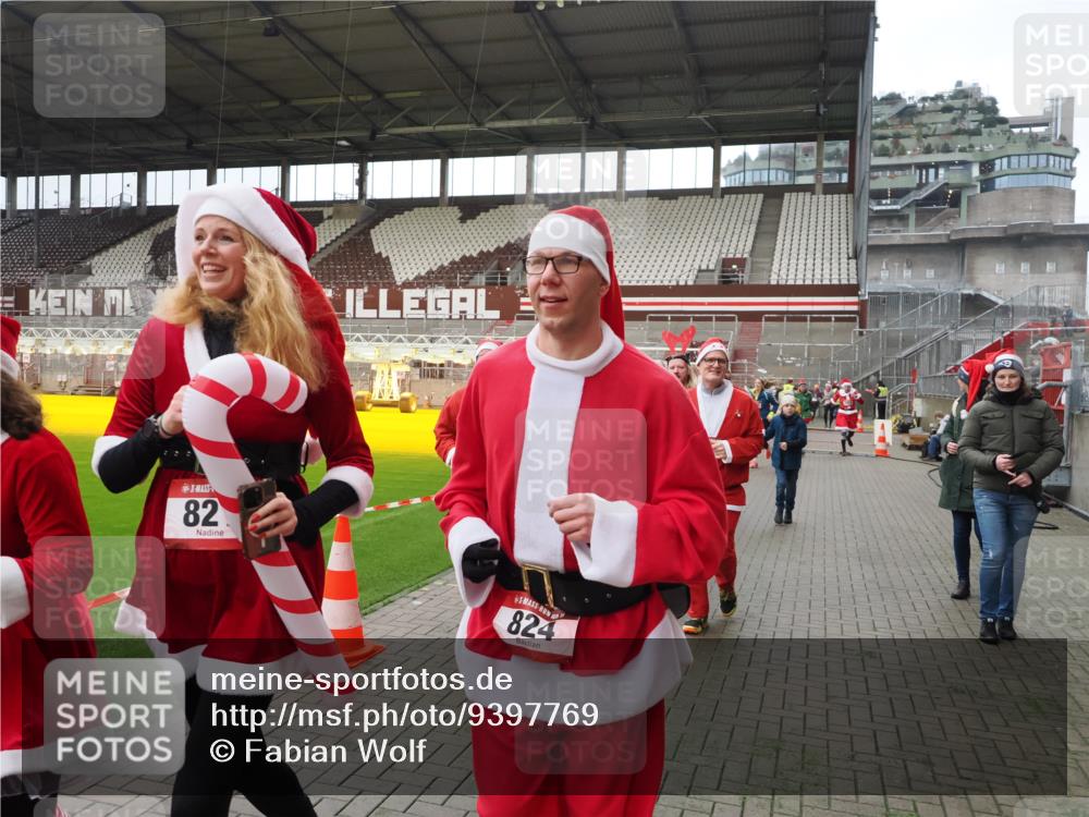 07.12.2025 - St. Pauli X-Mass-Run No. 15 Fabian Wolf http://msf.ph/oto/9397769 07.12.2025 10:46:58 Ziel 231, 821, 823, 824, 1359, 1362, 1747, 1750, 1872, 1875, 2957, 2989, 2993, 3123, 4593 meine-sportfotos.de