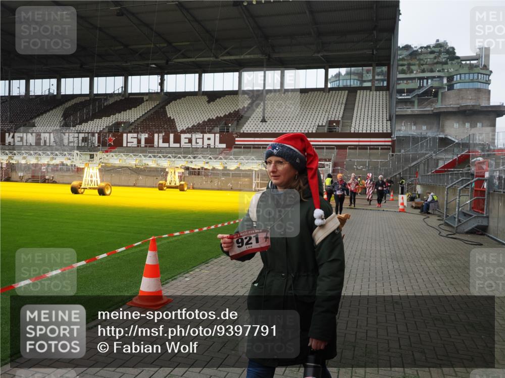 07.12.2025 - St. Pauli X-Mass-Run No. 15 Fabian Wolf http://msf.ph/oto/9397791 07.12.2025 10:47:07 Ziel 231, 821, 823, 824, 1171, 1359, 1362, 1747, 1750, 1819, 1872, 1875, 2115, 2957, 3029, 3123, 3344 meine-sportfotos.de