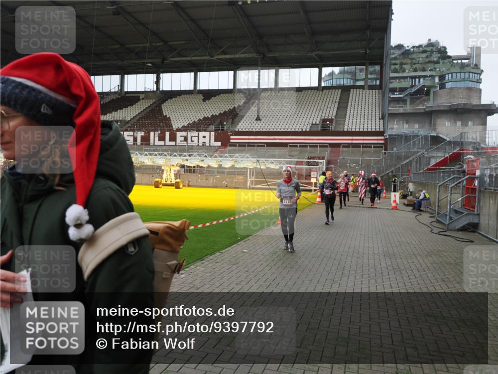 07.12.2025 - St. Pauli X-Mass-Run No. 15 Fabian Wolf http://msf.ph/oto/9397792 07.12.2025 10:47:07 Ziel 231, 821, 823, 824, 1171, 1359, 1362, 1747, 1750, 1819, 1872, 1875, 2115, 2957, 3029, 3123, 3344 meine-sportfotos.de