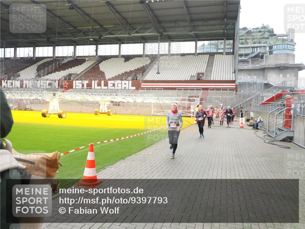 07.12.2025 - St. Pauli X-Mass-Run No. 15 Fabian Wolf http://msf.ph/oto/9397793 07.12.2025 10:47:08 Ziel 231, 821, 823, 824, 1171, 1359, 1362, 1747, 1750, 1819, 1872, 1875, 2115, 2200, 2957, 3029, 3123, 3344 meine-sportfotos.de