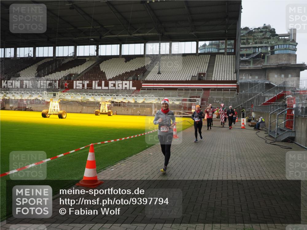 07.12.2025 - St. Pauli X-Mass-Run No. 15 Fabian Wolf http://msf.ph/oto/9397794 07.12.2025 10:47:08 Ziel 231, 821, 823, 824, 1171, 1359, 1362, 1747, 1750, 1819, 1872, 1875, 2115, 2200, 2957, 3029, 3123, 3344 meine-sportfotos.de