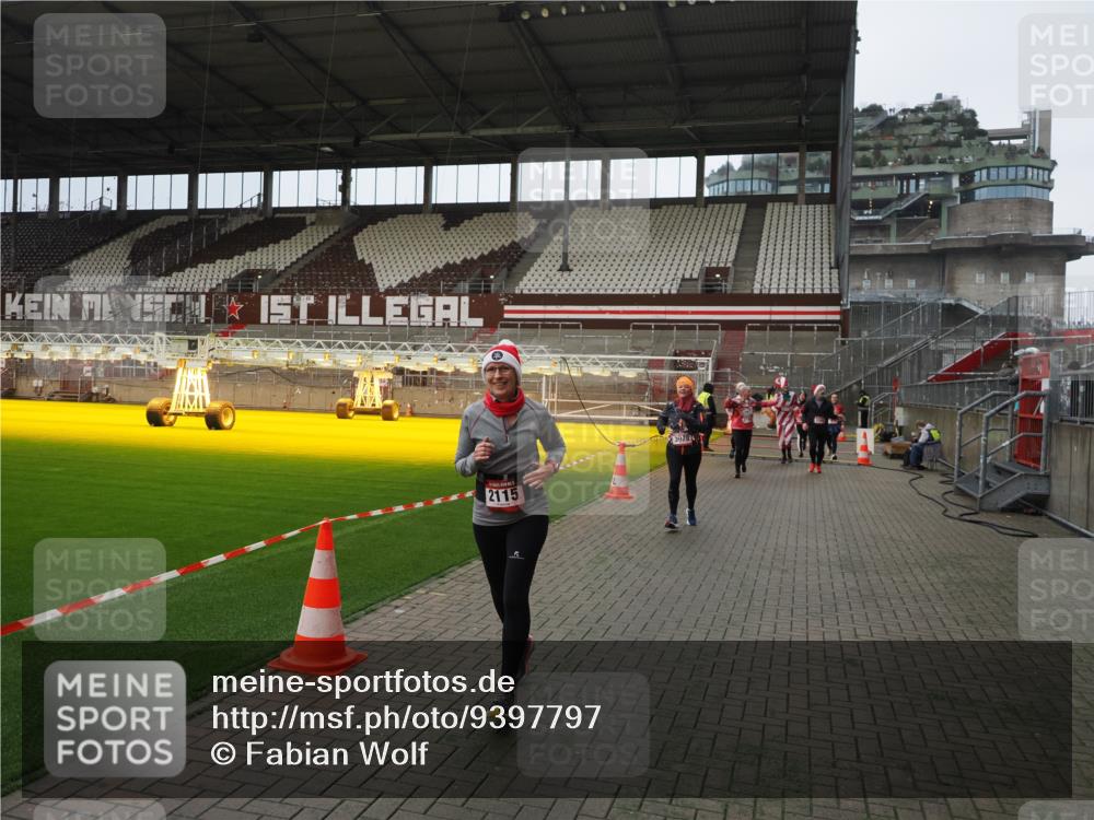 07.12.2025 - St. Pauli X-Mass-Run No. 15 Fabian Wolf http://msf.ph/oto/9397797 07.12.2025 10:47:09 Ziel 231, 821, 824, 1171, 1359, 1362, 1747, 1750, 1819, 1872, 1875, 2115, 2200, 2684, 2957, 3029, 3123, 3344 meine-sportfotos.de