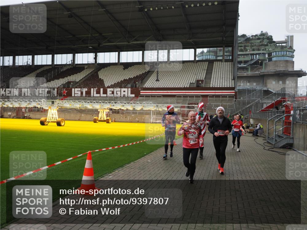 07.12.2025 - St. Pauli X-Mass-Run No. 15 Fabian Wolf http://msf.ph/oto/9397807 07.12.2025 10:47:14 Ziel 231, 1171, 1750, 1819, 2115, 2200, 2683, 2684, 2957, 3029, 3123, 3344 meine-sportfotos.de