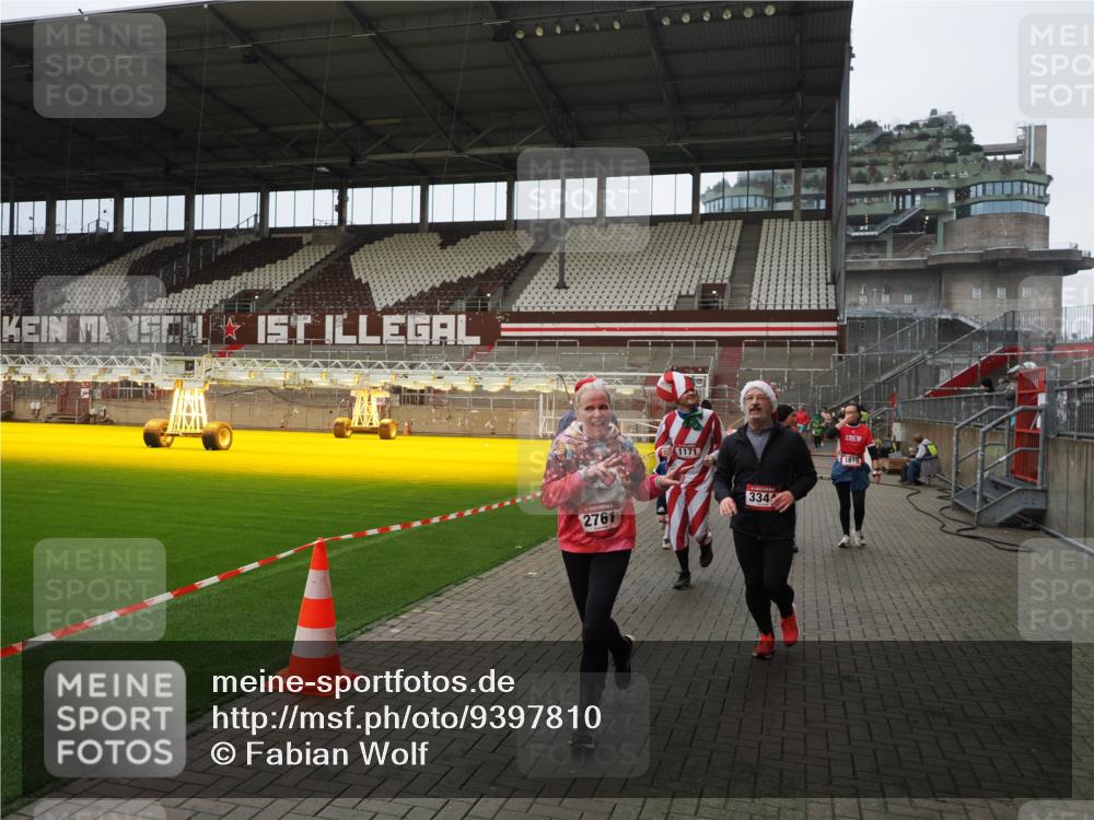 07.12.2025 - St. Pauli X-Mass-Run No. 15 Fabian Wolf http://msf.ph/oto/9397810 07.12.2025 10:47:14 Ziel 231, 1171, 1750, 1819, 2115, 2200, 2683, 2684, 2957, 3029, 3123, 3344 meine-sportfotos.de