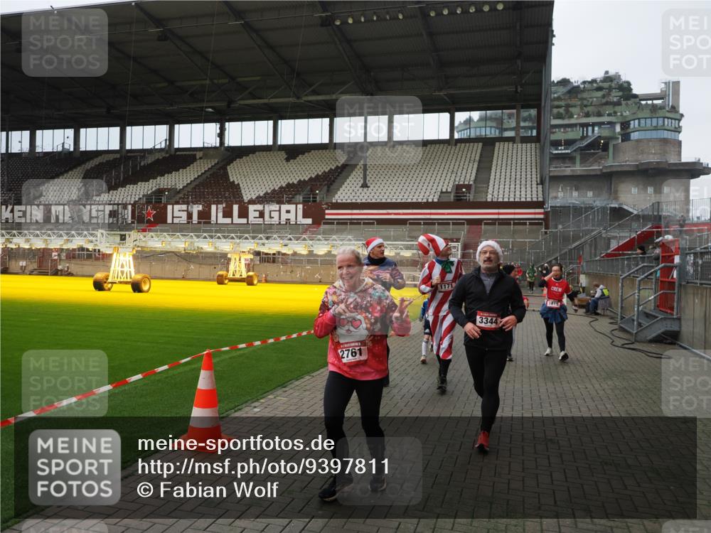 07.12.2025 - St. Pauli X-Mass-Run No. 15 Fabian Wolf http://msf.ph/oto/9397811 07.12.2025 10:47:14 Ziel 231, 1171, 1750, 1819, 2115, 2200, 2683, 2684, 2957, 3029, 3123, 3344 meine-sportfotos.de