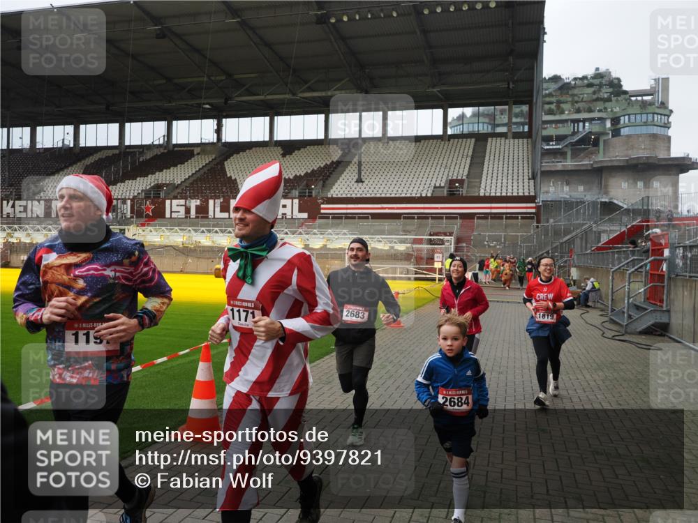 07.12.2025 - St. Pauli X-Mass-Run No. 15 Fabian Wolf http://msf.ph/oto/9397821 07.12.2025 10:47:16 Ziel 231, 1171, 1819, 2115, 2200, 2683, 2684, 2957, 3029, 3344 meine-sportfotos.de